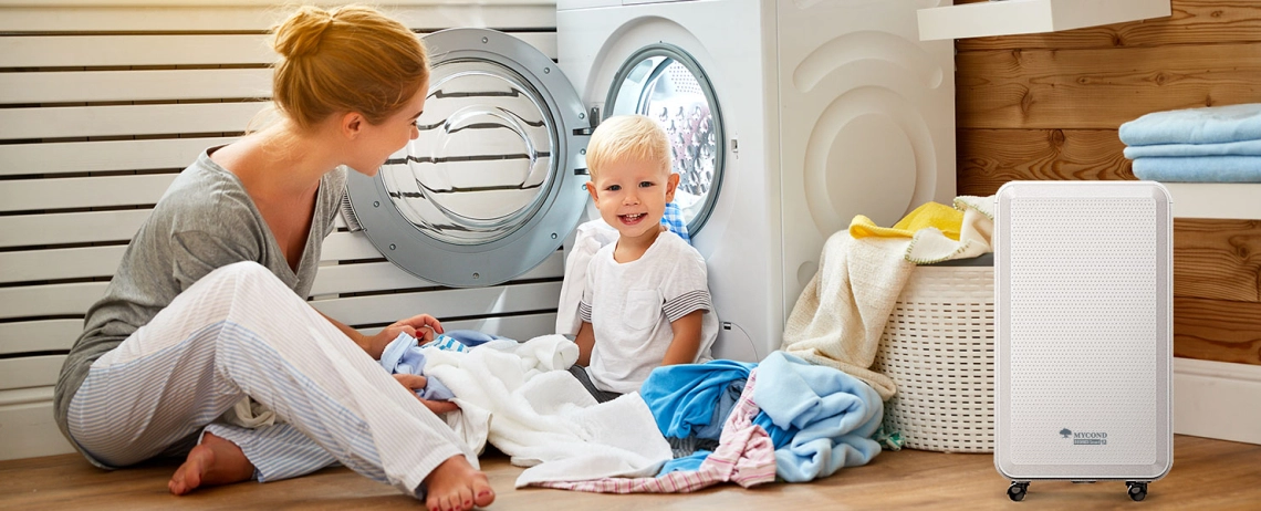 MyCond Roomer Smart 12 A mother and son enjoy a comfortable indoor climate.